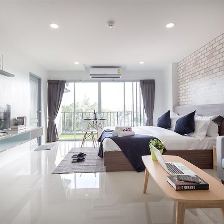 Q Space Residence Bangkok Luaran gambar