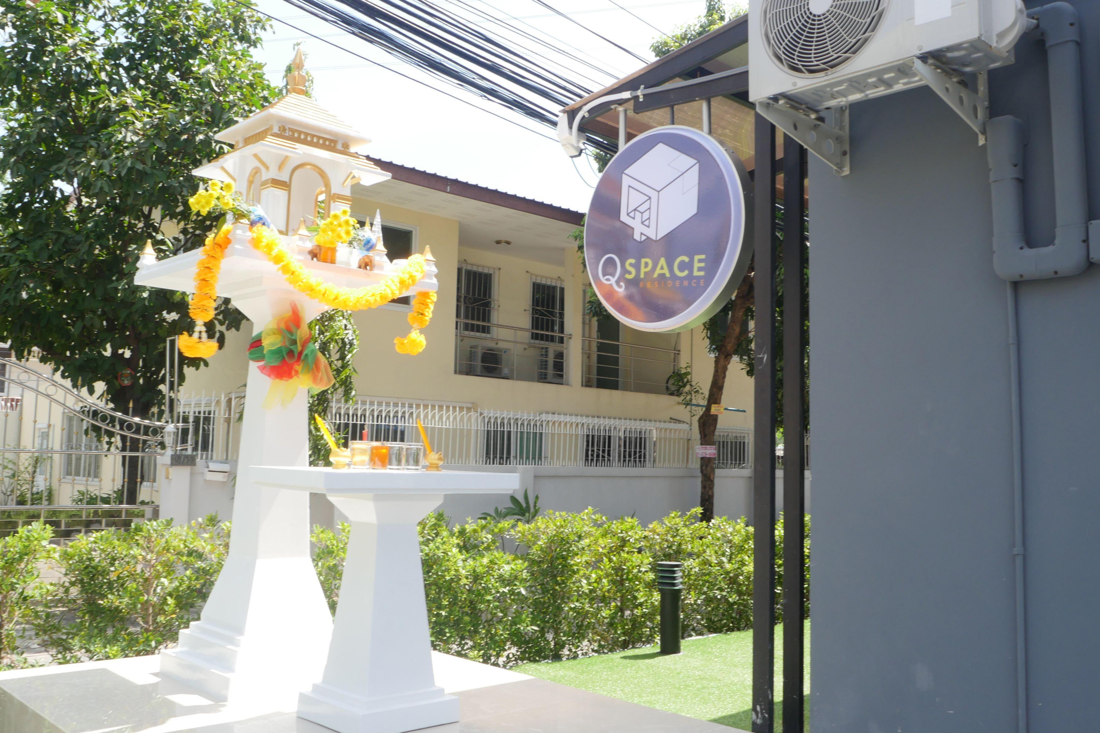 Q Space Residence Bangkok Luaran gambar