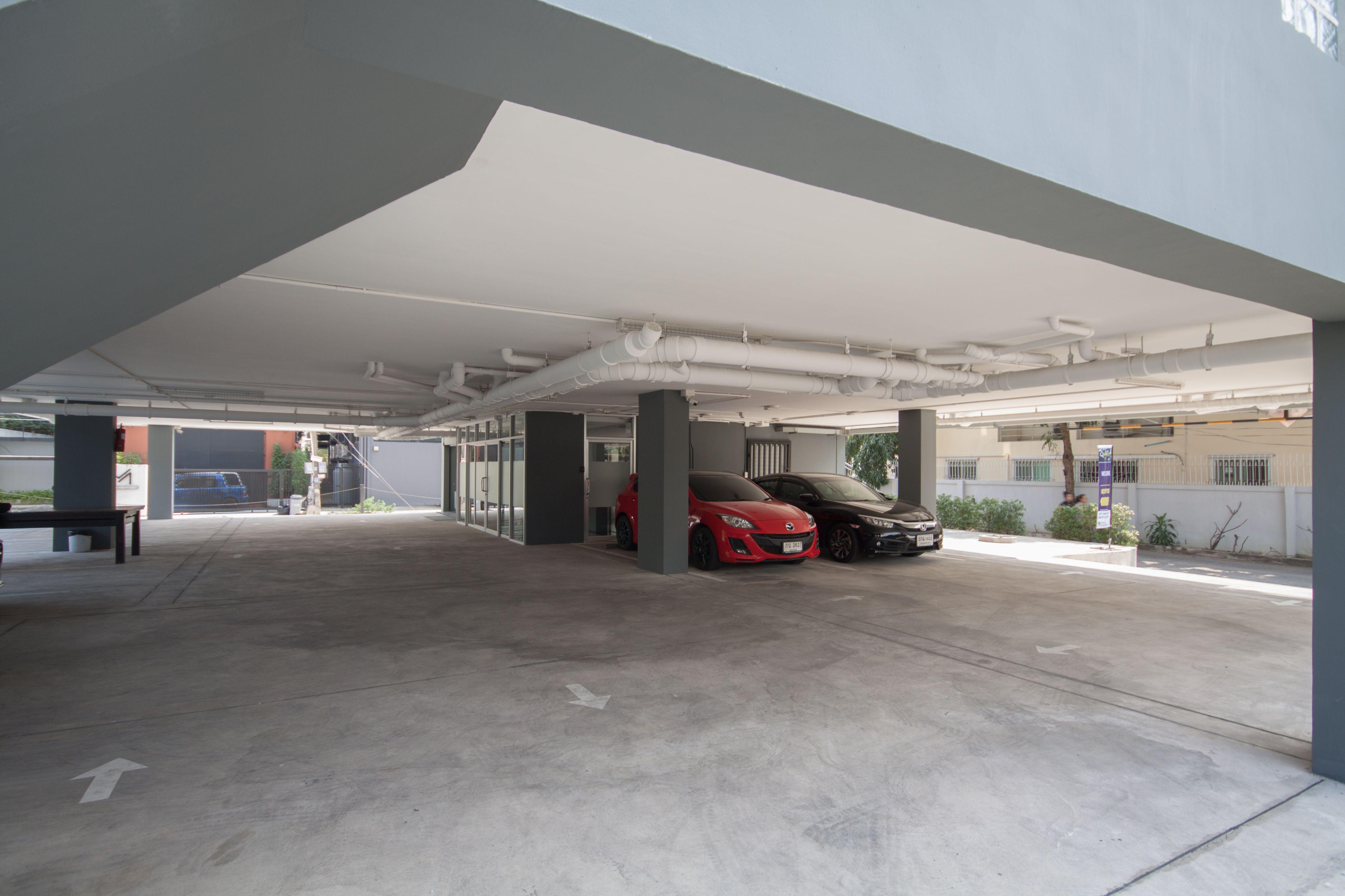 Q Space Residence Bangkok Luaran gambar